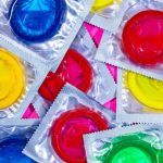 Sanidad evalúa ofrecer preservativos gratuitos para jóvenes, como en Francia